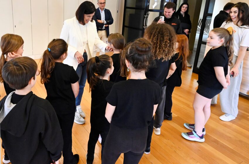 Noticias de Cantabria | El Cántabro | La alcaldesa conoce la Escuela de Artes Escénicas JANA ubicada en la Fundación Botín