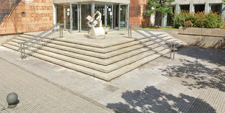 Sofocado un incendio en la cubierta de la Facultad de Ciencias de la Universidad de Cantabria