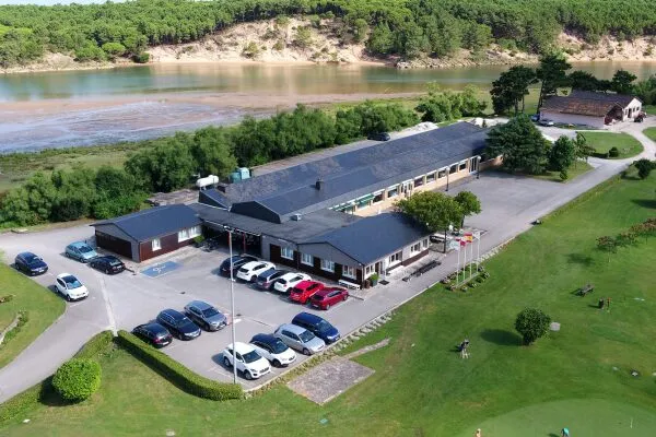 Noticias de Cantabria | El Cántabro | Obras de mejora en la casa club del campo de golf Celia Barquín Abra del Pas