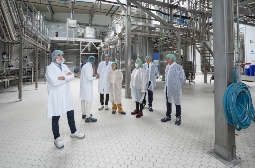 Noticias de Cantabria | El Cántabro | Buruaga respalda la inversión de 33 millones de Andros La Serna para aumentar la producción y crear 40 empleos en 2025