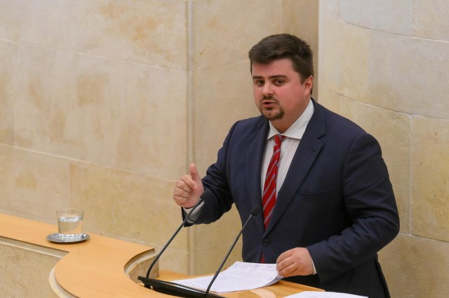 Noticias de Cantabria | El Cántabro | “El PP lleva dos años solucionando todos los desaguisados que dejó el PRC en el Hospital de Laredo”, replica el PP