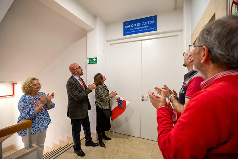  La Consejería de Salud de Cantabria rinde homenaje a José Alburquerque dando su nombre al salón de actos