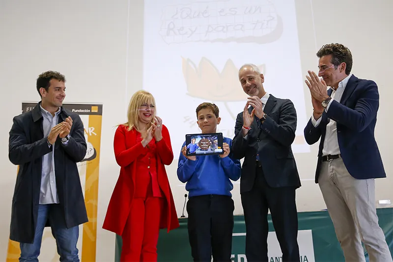 Un alumno del Colegio Sagrado Corazón de Santoña gana la 44ª edición del concurso ‘¿Qué es un rey para ti?
