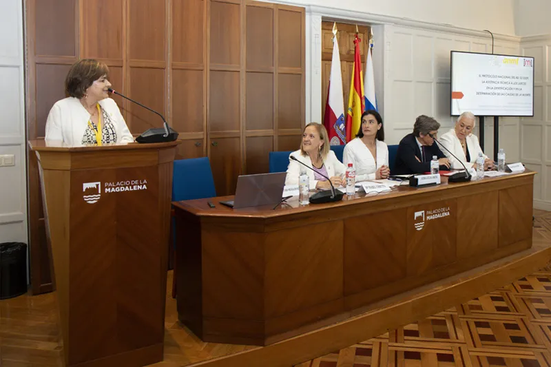 Noticias de Cantabria | El Cántabro | La consejera de Presidencia destaca el papel de los médicos forenses en el Sistema de Protección Civil