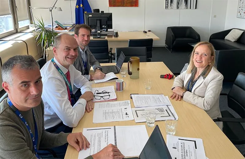 Noticias de Cantabria | El Cántabro | Urrutia presenta la Ley de Simplificación Administrativa de Cantabria al titular de Mercado Interior, Industria, Emprendimiento y Pymes de la Comisión Europea