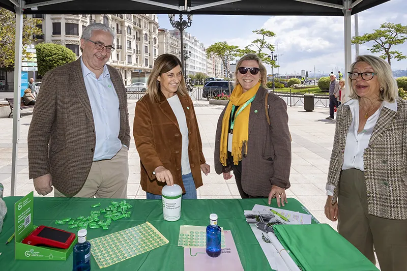 Buruaga se suma a la campaña de recaudación de fondos de la Asociación Española contra el Cáncer en Cantabria