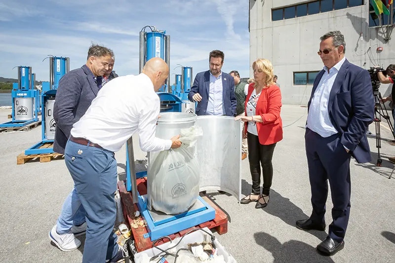 Noticias de Cantabria | El Cántabro | Los puertos pesqueros de Colindres, Santoña y Laredo incorporan a su flota compactadoras de residuos