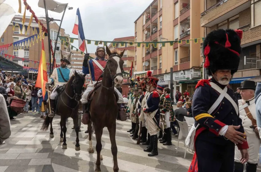 Camargo da inicio a la Fiesta Homenaje a Pedro Velarde con el cañonazo inaugural en el Campamento Napoleónico