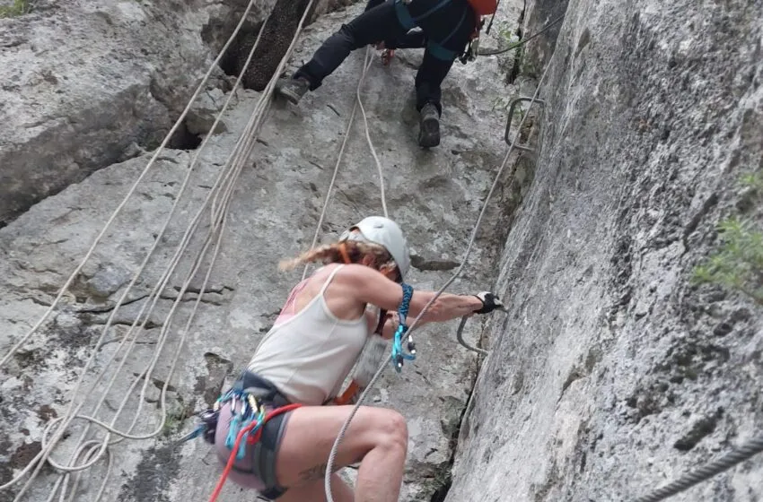 Rescatada una mujer enriscada en la vía ferrata «Escalera al Cielo» de La Hermida tras desviarse hacia un tramo de alta dificultad