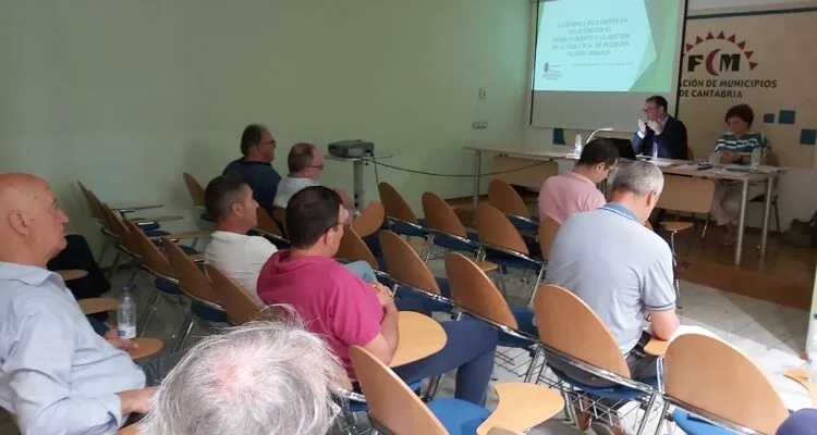 La Ejecutiva de la FMC analizó con Medio Ambiente la adaptación de la tasa de residuos a la nueva normativa estatal