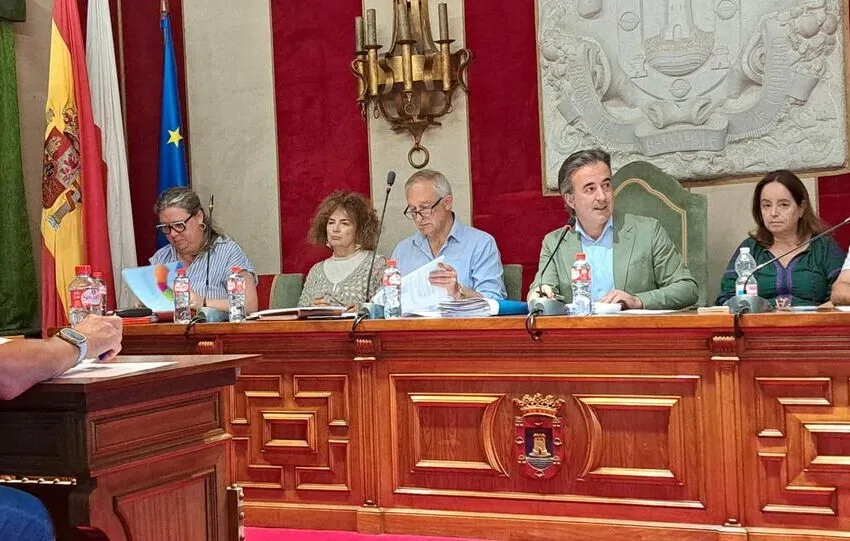Movellán: “Invertiremos en los vecinos de Cros los casi 2 millones de euros que obtendrá Camargo por la ampliación de Valle Real”