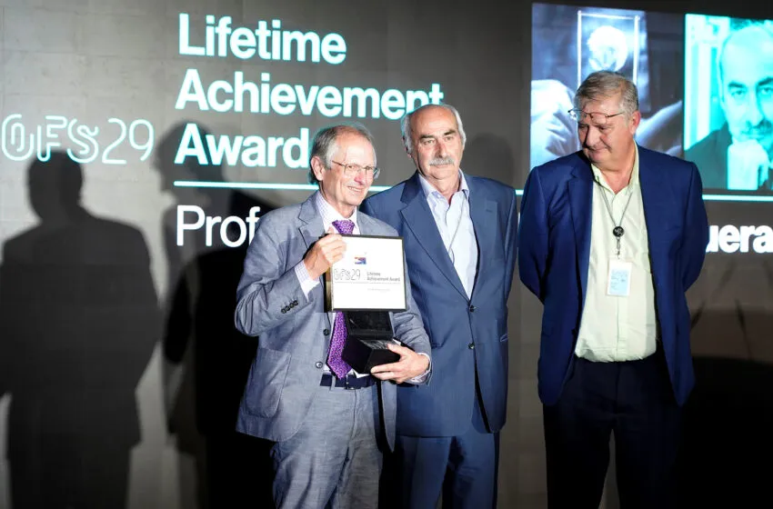 Noticias de Cantabria | El Cántabro | El catedrático, hoy profesor emérito, José Miguel López-Higuera recibe el premio OFS29 Lifetime Achievement Award