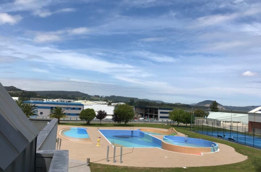  Colindres abre la temporada de verano con piscina al aire libre, triatlón escolar y una avalancha de inscripciones deportivas