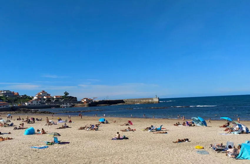  Cruz Roja prestará un año más el servicio de socorrismo en la playa de Comillas