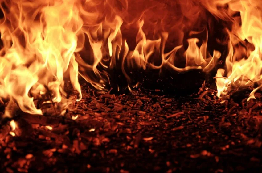 La noche en que el fuego purifica y el mar renueva: Cantabria se rinde a la magia de San Juan