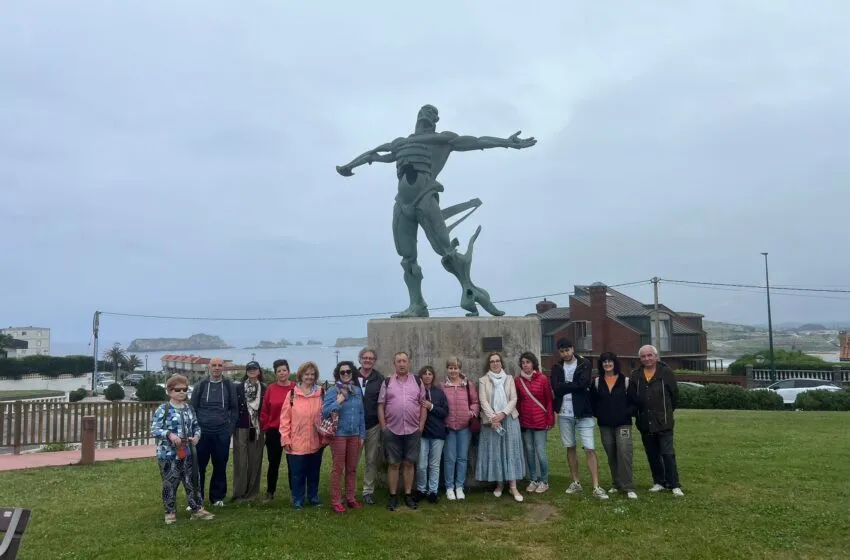  Suances despide la ruta literaria de María Oruña con récord de visitantes y prepara su regreso en octubre