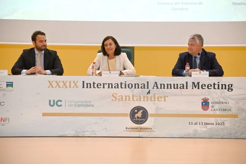 Noticias de Cantabria | El Cántabro | Agüeros expresa su reconocimiento a la labor de AEDEM por la promoción de la excelencia académica y el análisis económico aplicado