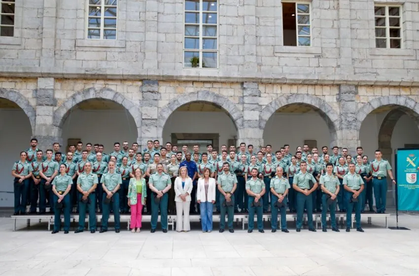 Noticias de Cantabria | El Cántabro | Buruaga reconoce a la Guardia Civil como garantía para la defensa de la libertad y la ley durante su encuentro con alumnos de la Academia de Oficiales de Aranjuez