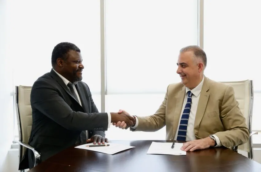 Noticias de Cantabria | El Cántabro | Fomento y Repsol se unen para impulsar la recogida de aceite de cocina usado en estaciones de servicio de Cantabria