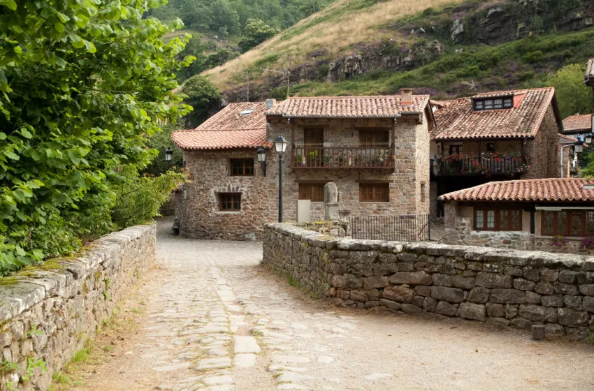 Noticias de Cantabria | El Cántabro | Bárcena Mayor gana el premio ‘Pueblo de Cantabria 2025’