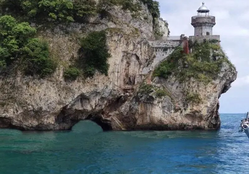  Gobierno y Ayuntamiento de Santoña regularán el acceso al Faro del Caballo durante la época estival a través de Naturea Cantabria