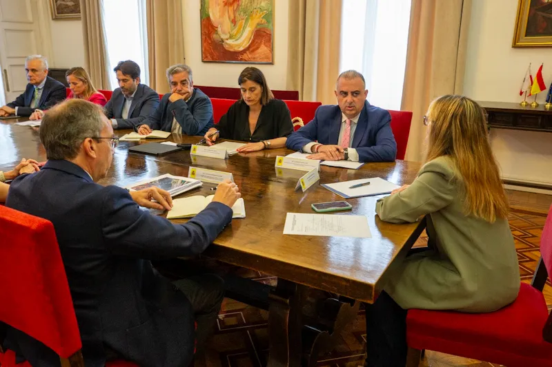 Noticias de Cantabria | El Cántabro | Media: "La deslealtad institucional del Gobierno de España con la reordenación ferroviaria de Santander es intolerable"