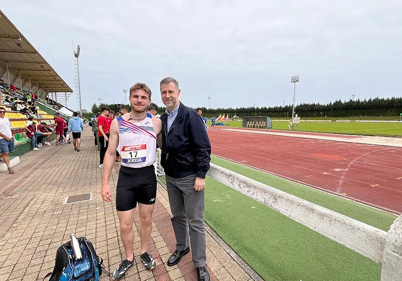  El consejero de Deportes arropa a los atletas del Campeonato de España de Clubes en Camargo