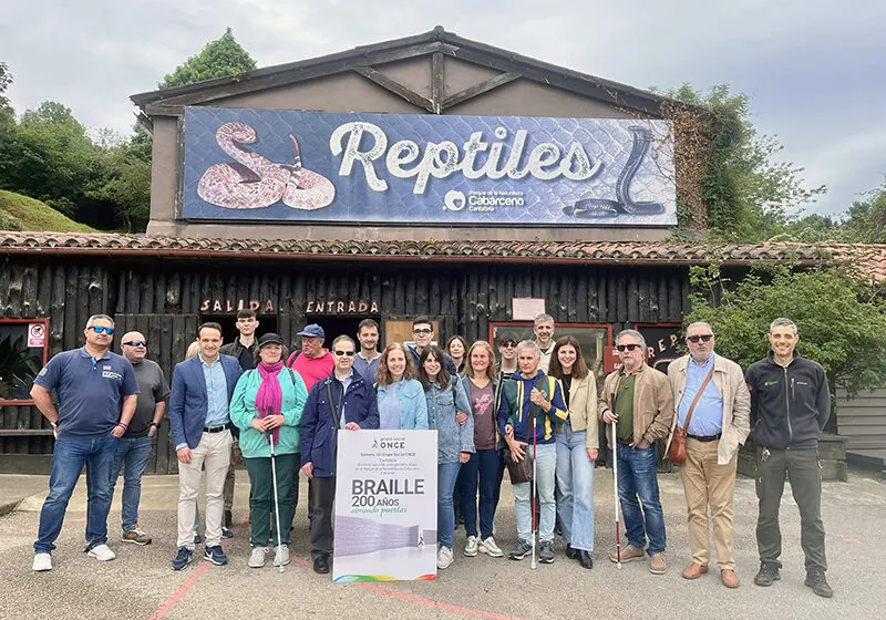  El Parque de Cabárceno se suma a la Semana de la ONCE en Cantabria con una visita accesible para veinte personas con discapacidad visual