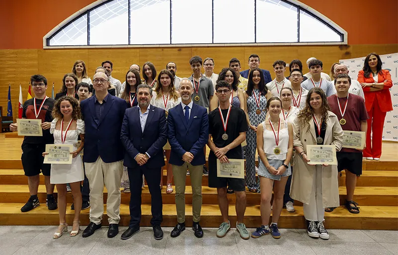 30 alumnos cántabros de Bachillerato reciben los premios de las Olimpiadas Científicas 2025