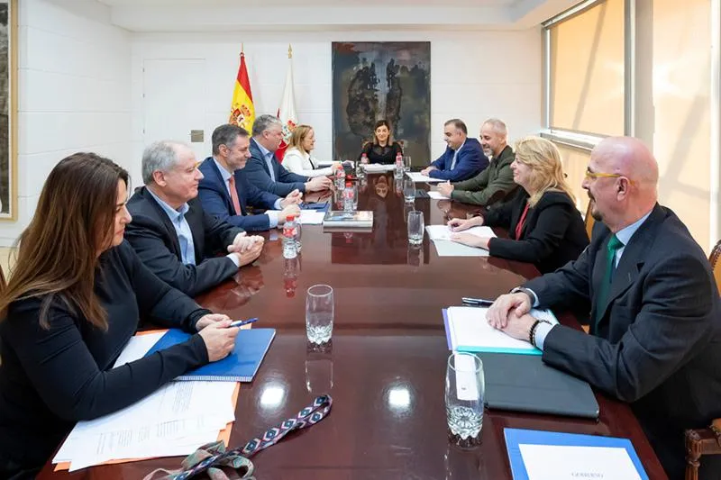 El Consejo de Gobierno impulsa inversiones para reforzar la atención sanitaria y educativa