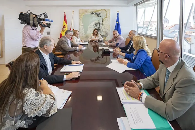 El Consejo de Gobierno impulsa inversiones educativas, refuerza el transporte escolar y mejora de infraestructuras sanitarias
