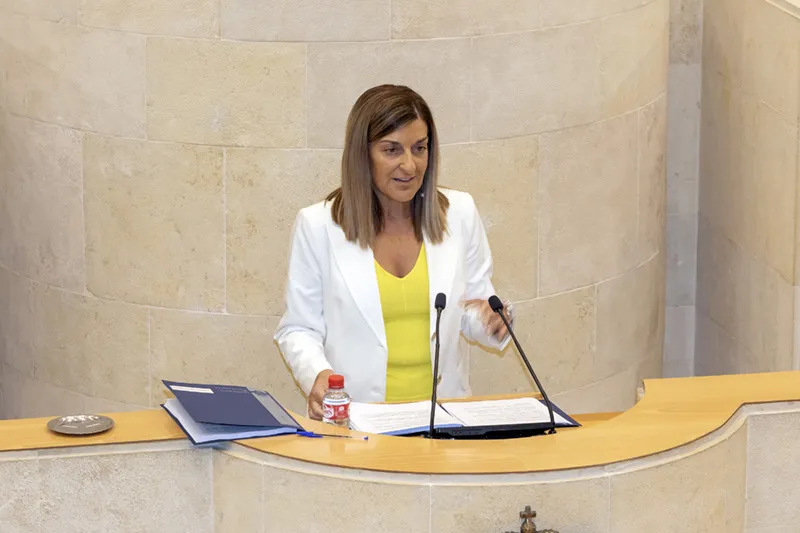 Buruaga asegura que Cantabria está «infinitamente mejor que hace 2 años» y anuncia avales para la compra de primera vivienda y la libre elección de hospital