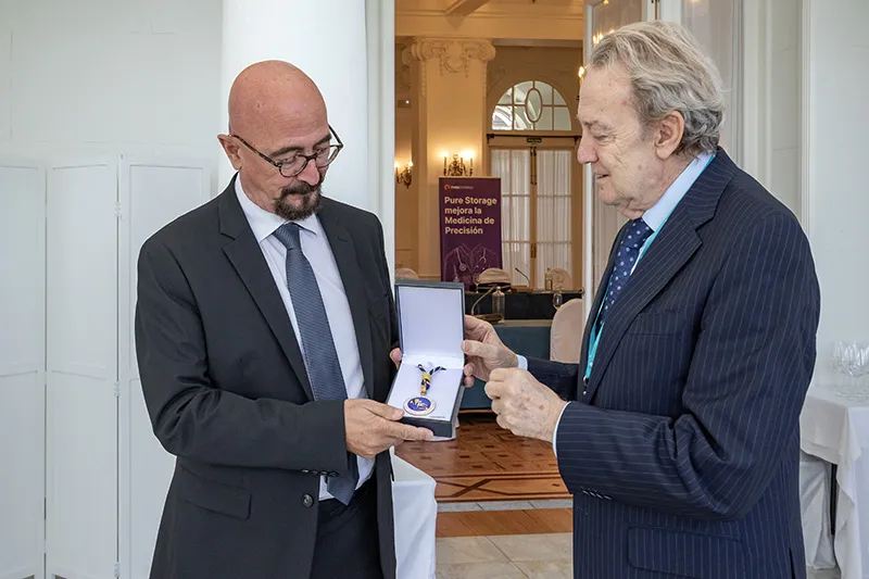 Noticias de Cantabria | El Cántabro | César Pascual recibe la Medalla a la Excelencia Sanitaria de la Fundación Bamberg Health