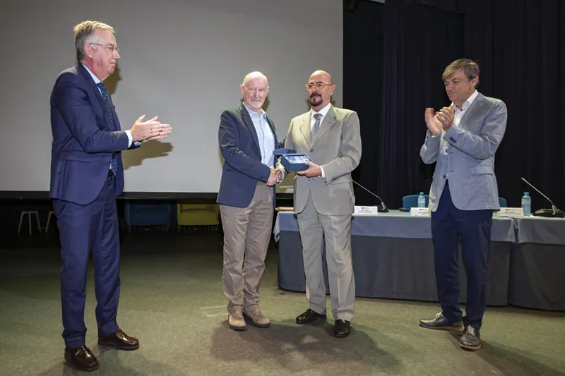  Pascual entrega el ‘Premio a la Trayectoria Internacional en la Protección del Derecho a la Salud’ al doctor Rafael Yuste
