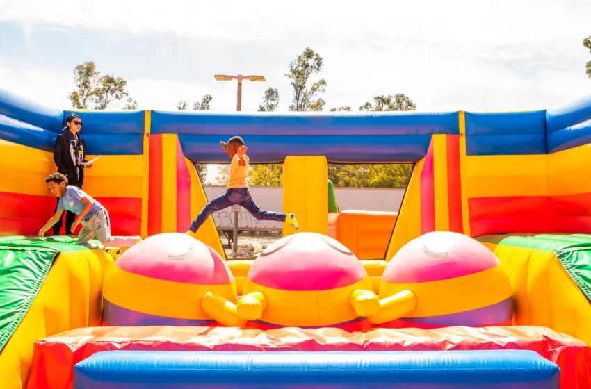 Noticias de Cantabria | El Cántabro |  ¡El parque hinchable más grande del mundo aterriza en Cantabria! 4.000 m² de diversión para todas las edades