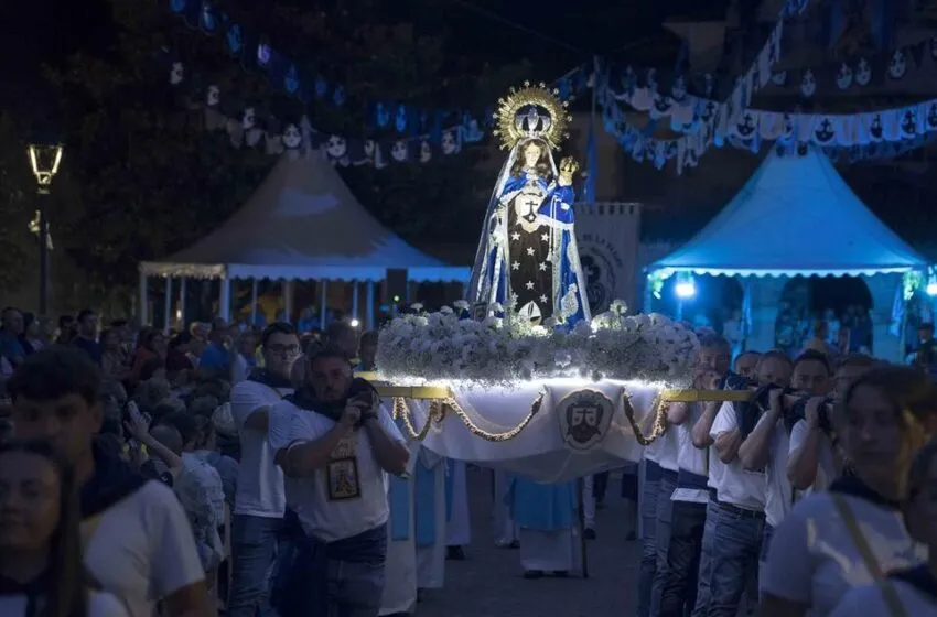  Revilla de Camargo se prepara para recibir a 15.000 romeros durante la Noche del Carmen