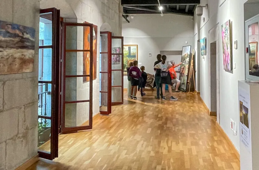 El Centro Cultural El Espolón acoge las exposiciones de Manuel F. Saro, Begoña Elorduy y Antonio Capel, y Kike G. Gálvez