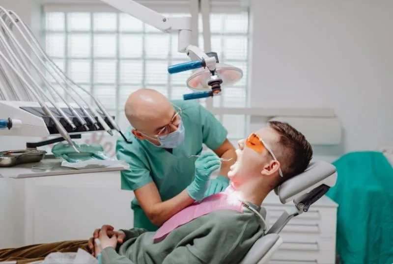 ¡Más salud bucodental para Cantabria! El Gobierno destina más de un millón de euros para ampliar la atención a mayores de 65 años