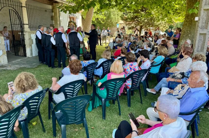 Prezanes despide sus fiestas con la celebración del Día de El Carmen y un emotivo homenaje vecinal