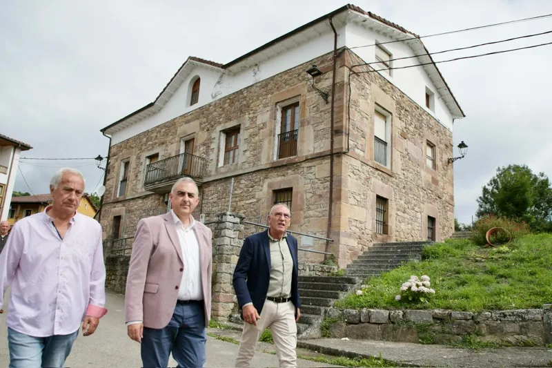 El Gobierno cántabro convertirá las antiguas escuelas de Pesquera en cuatro viviendas en régimen de alquiler asequible