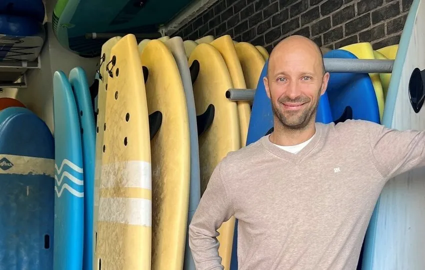  Un ‘chapuzón’ en Suances para aprender de surf, de paddle surf y de su relación con el autismo