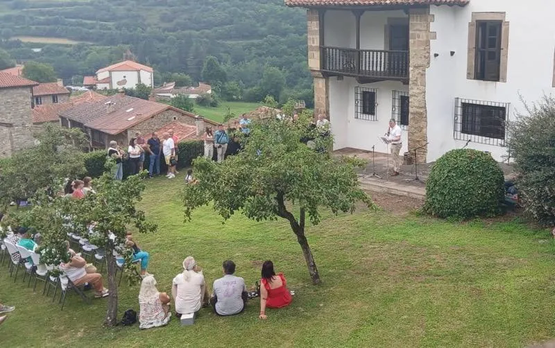 Luis Ángel Agüeros destaca la labor de Chema Puente en la recuperación y difusión de las tradiciones de Cantabria