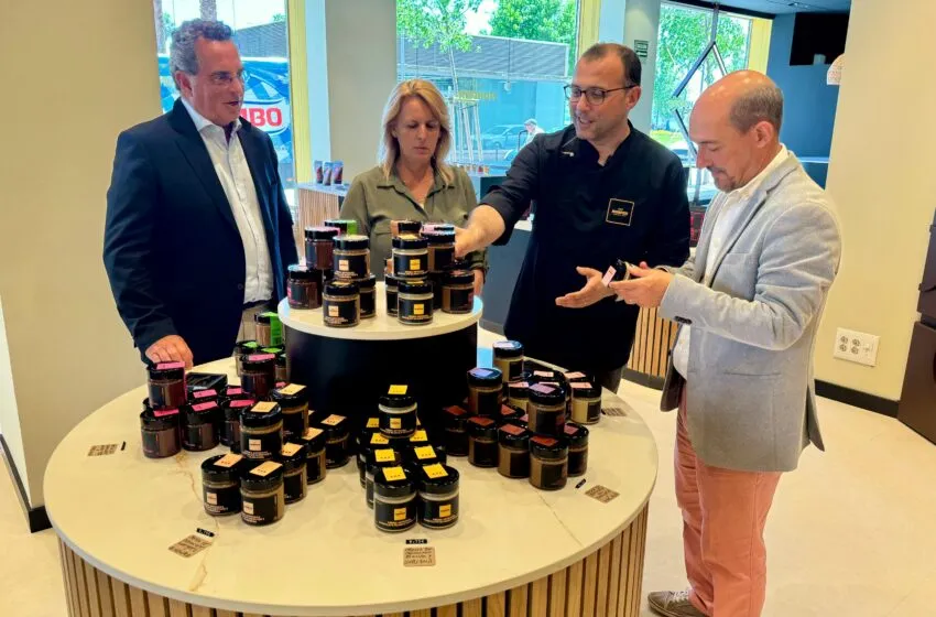 Noticias de Cantabria | El Cántabro | Susinos felicita a Monper por su nuevo museo del chocolate instalado en Santander y por ser referencia en la elaboración artesanal de este producto