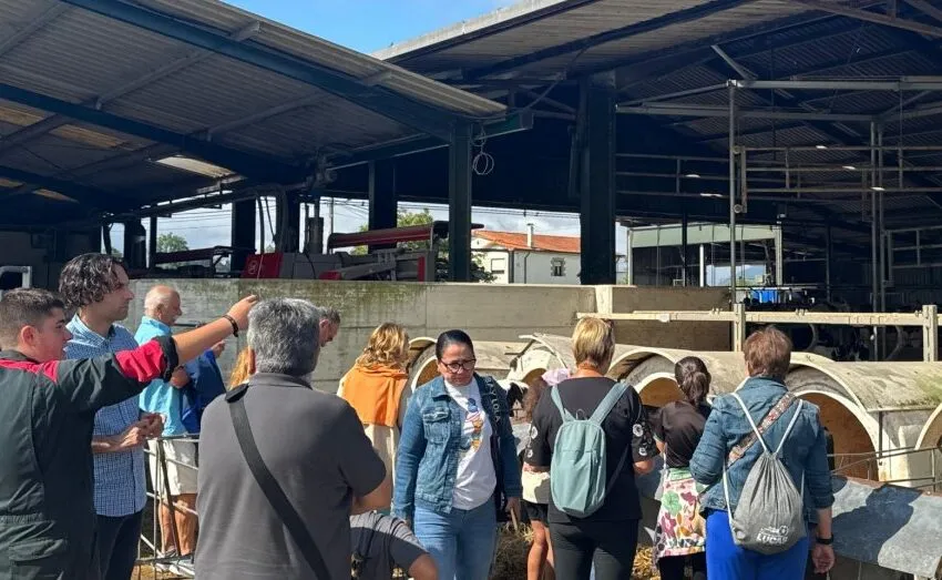  ÉXITO DE PARTICIPACIÓN EN LA EXCURSIÓN INTERGENERACIONAL A LA GANADERÍA DE PONTONES ORGANIZADA POR EL AYUNTAMIENTO DE ASTILLERO