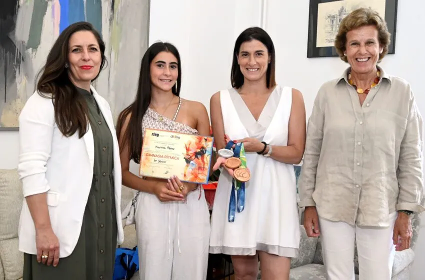 Igual felicita a la gimnasta Martina Pérez por sus éxitos durante la temporada