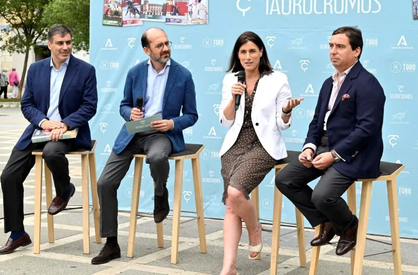 Noticias de Cantabria | El Cántabro | La alcaldesa asiste a la presentación en Santander del mayor coleccionable del mundo sobre toros