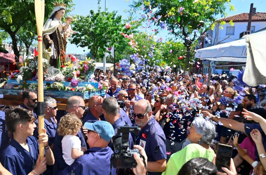 Noticias de Cantabria | El Cántabro | La alcaldesa celebra la Virgen del Carmen junto a los vecinos del Barrio Pesquero