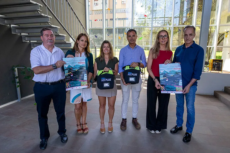 Noticias de Cantabria | El Cántabro | El Gobierno dona dos desfibriladores para su uso en Picos de Europa y lanza una campaña de preventiva para actividades de montaña