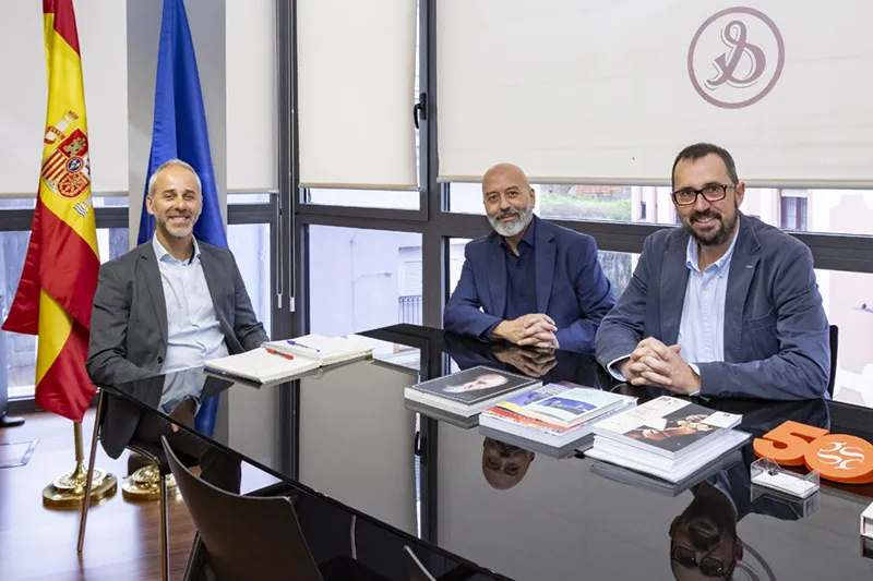 Educación valorará la integración del proyecto ‘Líderes Digitales’ de Telefónica dirigido al buen uso de la tecnología en el marco del proyecto Cantabria.es Digital