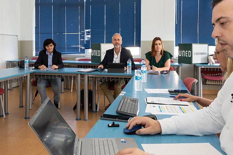Educación acometería este año la reforma de la cubierta y la fachada de la sede asociada de la UNED en Cantabria